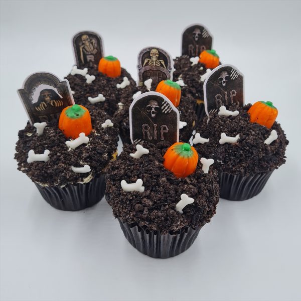 Graveyard cupcakes 6